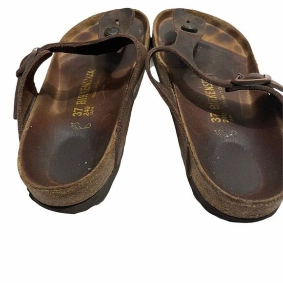 Birkenstock Gizeh Leather T-Strap Sandals - Picture 4 of 7